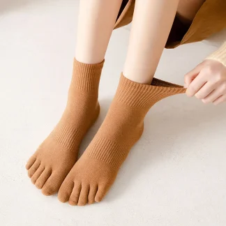 Medium Tube Spring Toe Socks