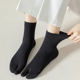 Medium Tube Split Toe Socks